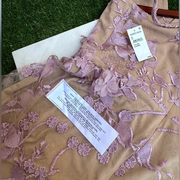 Dress the Population Audrey Embroidered Fit & Flare
Dress size XXL new with tags - Picture 7 of 16